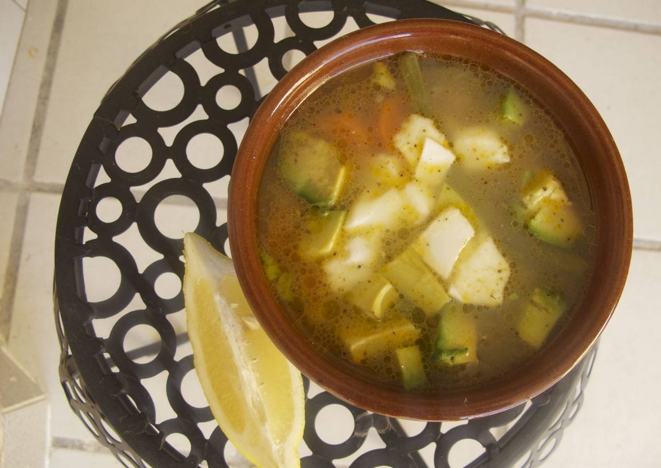 Caldo Tlalpeño con queso chihuahua