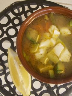 Una foto de Caldo Tlalpeño con queso chihuahua