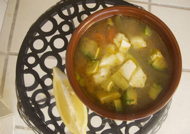 Caldo Tlalpeño con queso chihuahua
