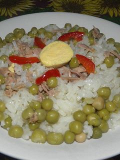 Una foto de Arroz atunado