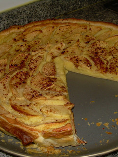 Una foto de Tarta de hojaldre rellena de compota de manzana