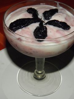 Una foto de Delicia helada de ciruelas