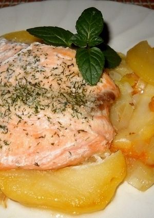 Una foto de Papillote de salmón con caqui y manzana