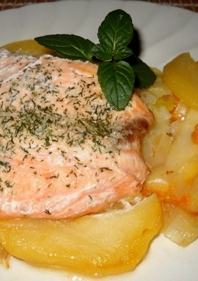 Una foto de Papillote de salmón con caqui y manzana