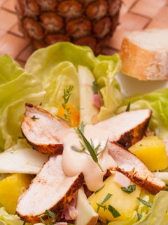 Una foto de Pechugas de pollo con piña