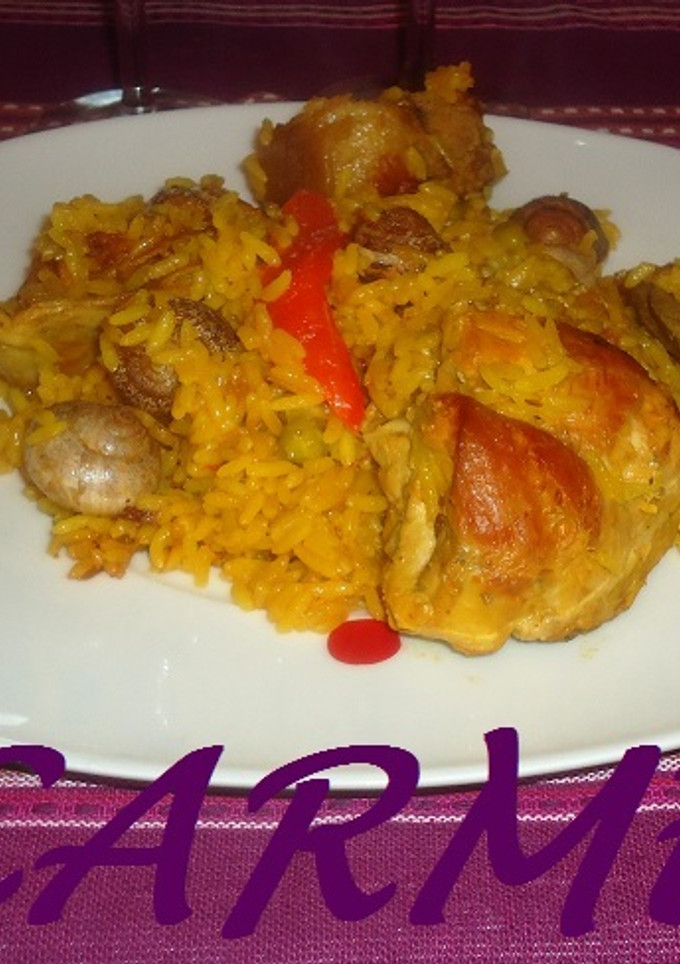 Una foto de Arroz con conejo, rabo de cerdo y caracoles