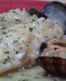Merluza en salsa verde con caldo de pescado