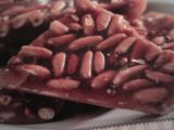 Guirlache de piñones