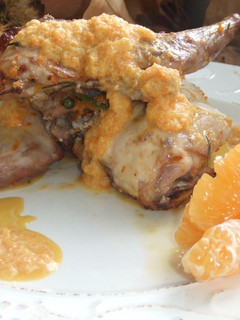 Una foto de Conejo de monte con salsa de clementinas