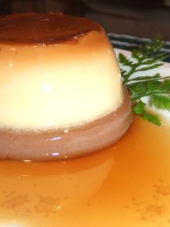 Una foto de Flan bicolor de castañas y chocolate