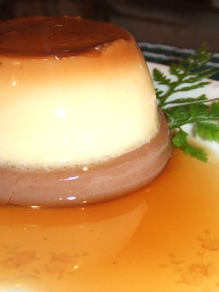 Una foto de Flan bicolor de castañas y chocolate