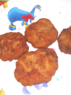 Una foto de Mini hamburguesas con queso y ternera rebozada