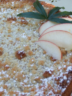 Una foto de Tarta vienesa strudel de manzana y almendras