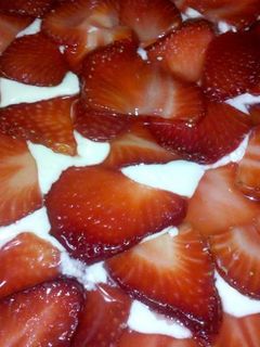Una foto de Tarta de yogurt y frutillas