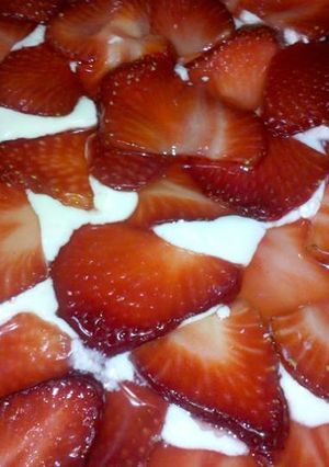 Una foto de Tarta de yogurt y frutillas