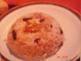 Arroz negro con pasas 