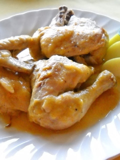 Una foto de Picantones con salsa de sidra y manzana
