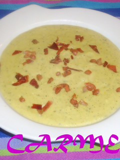 Una foto de Crema de calabacín con virutas de jamón serrano