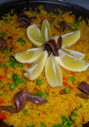 Una foto de Arroz con verduras y anchoas