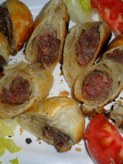 Una foto de Chorizos criollos envueltos en hojaldre