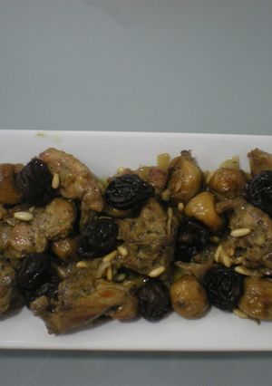 Una foto de Conejo en adobo con frutas secas