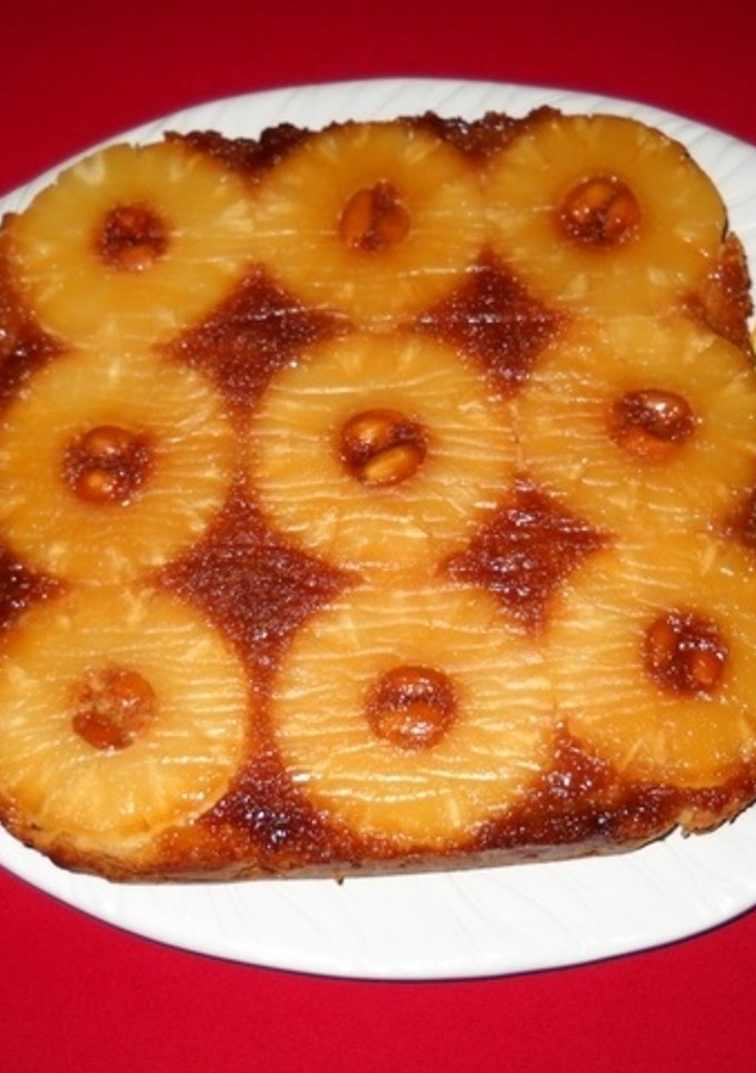 Una foto de Bizcocho con piña y caramelo