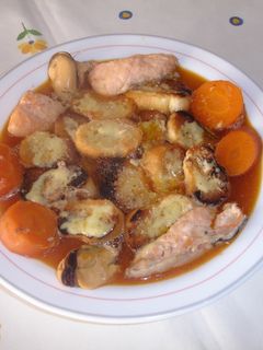 Una foto de Sopa de pescado de pan con all i oli