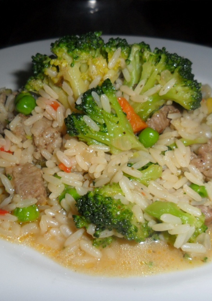 Una foto de Arroz con cerdo y verduras