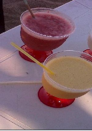 Una foto de Licuado de fruta y crema americana