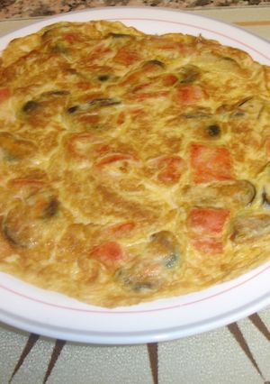 Una foto de Tortilla mejillones en encabeche y pimiento natural