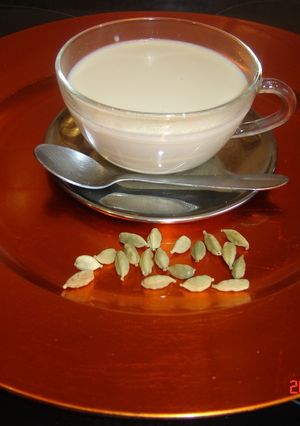 Una foto de Té pakistaní con leche