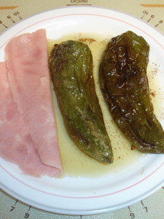 Una foto de Pimientos verdes rellenos de anchoas