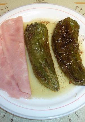 Una foto de Pimientos verdes rellenos de anchoas