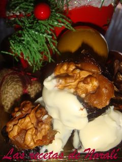 Una foto de Ciruelas rellenas con dulce de leche y nuez