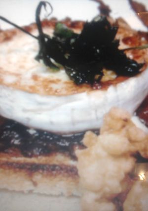 Una foto de Endivias caramelizadas con queso de cabra al horno