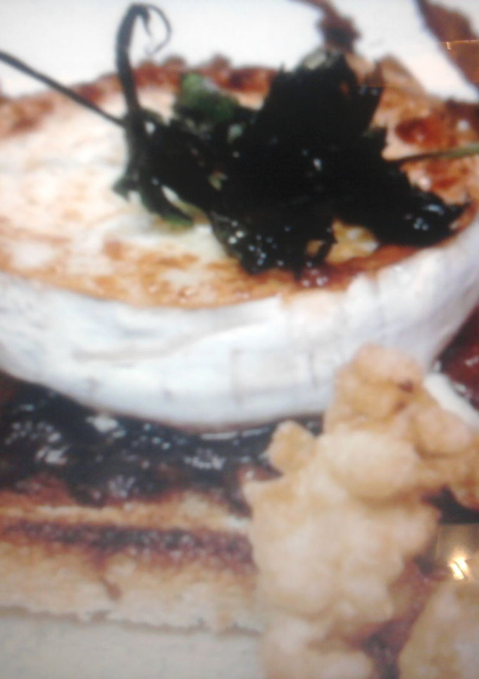 Una foto de Endivias caramelizadas con queso de cabra al horno