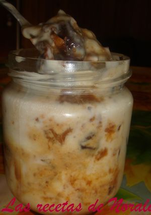 Una foto de Yogurt con compota de ciruelas (en yogurtera)