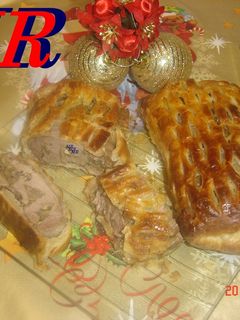 Una foto de Solomillo ibérico hojaldrado con setas o champiñones