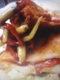 Una foto de San Jacobos de queso brie y pavo con piquillos