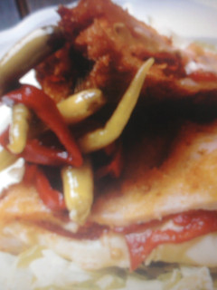 Una foto de San Jacobos de queso brie y pavo con piquillos