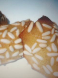 Una foto de Tejas de piñones y pistachos