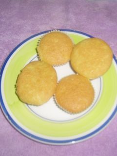 Una foto de Magdalenas con ralladura de limón y de naranja