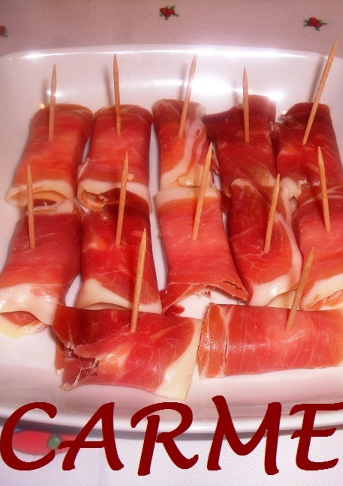 Una foto de Pinchitos de jamón serrano y queso