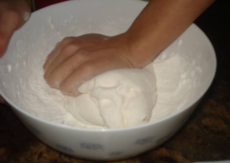 Pan de pizza con atún y beicon