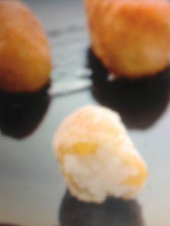 Una foto de Croquetas de horchata y mango