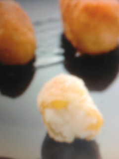 Una foto de Croquetas de horchata y mango