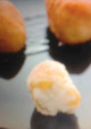 Una foto de Croquetas de horchata y mango
