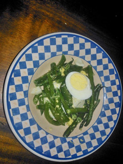 Una foto de Ensalada de chauchas y huevos duros y otras