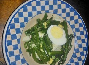 Una foto de Ensalada de chauchas y huevos duros y otras