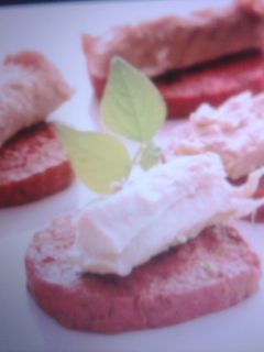 Una foto de Galletas to-rojas, con queso, melva y jamón ibérico